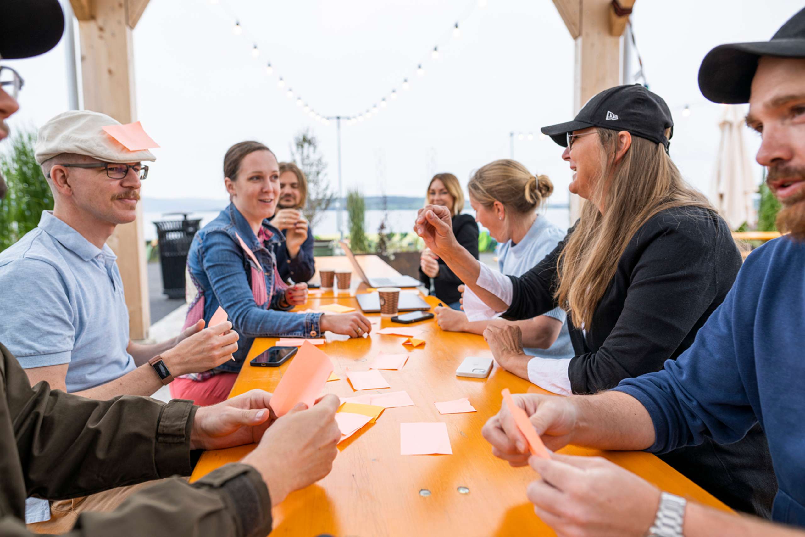 Samskaping og workshop hos Crayon Consulting på Hamar med post-its og god stemning