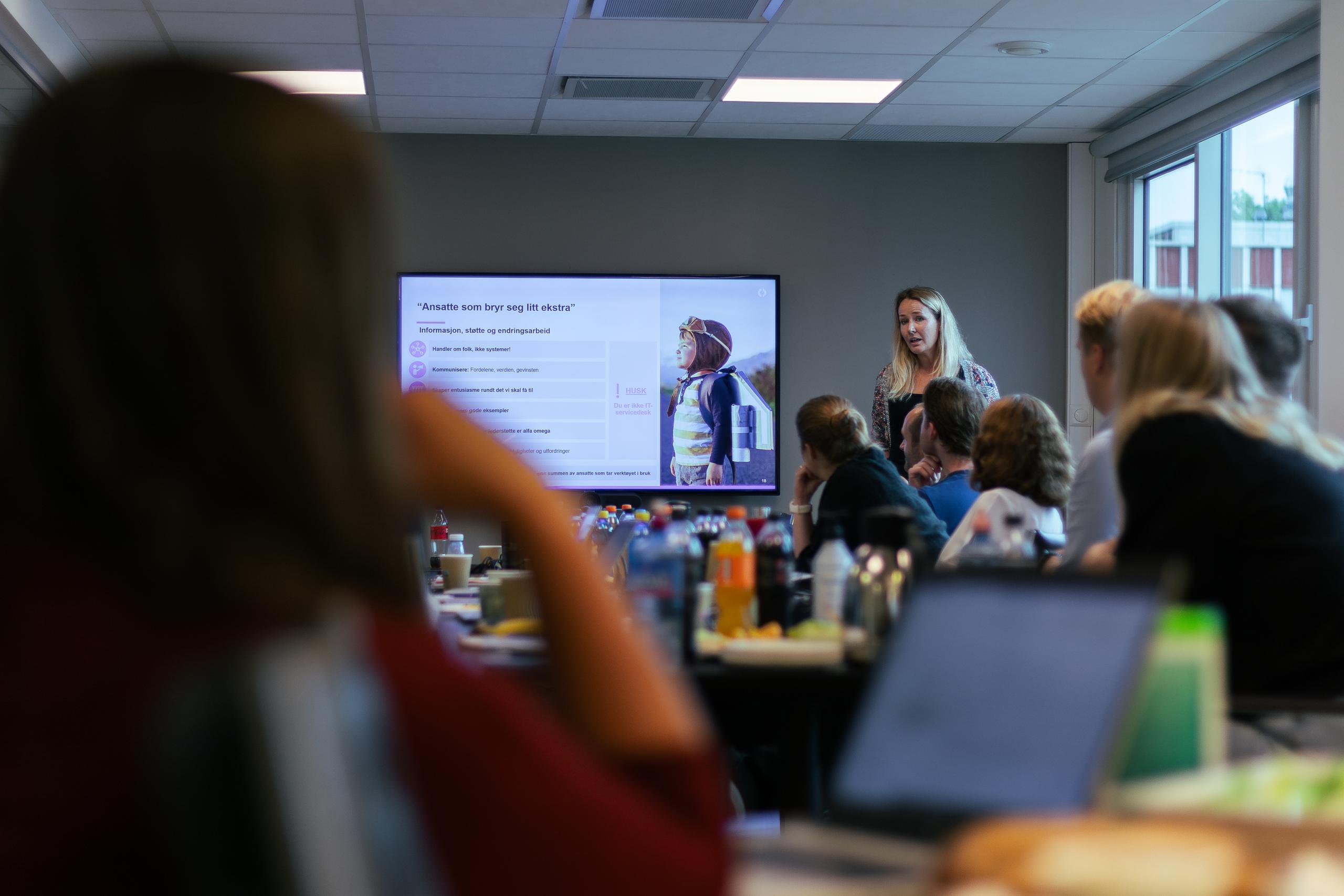 Lise Hansen holder workshop i endringsledelse