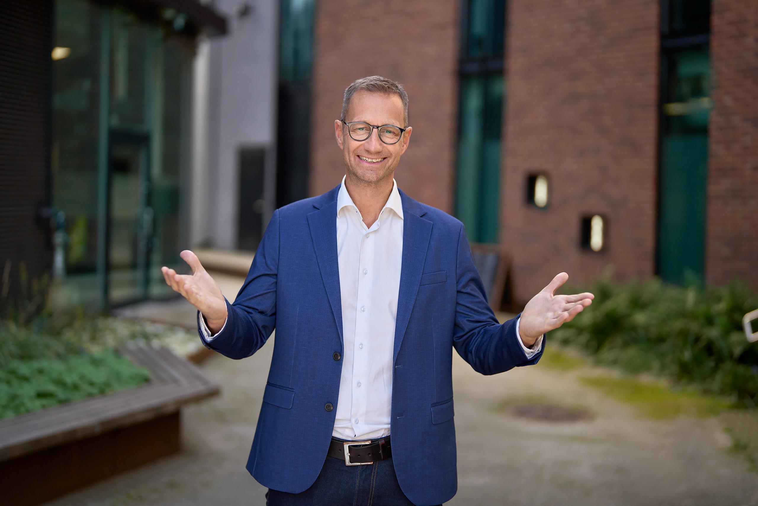 Hans Vigstad, adm.dir i Inmeta med åpne armer