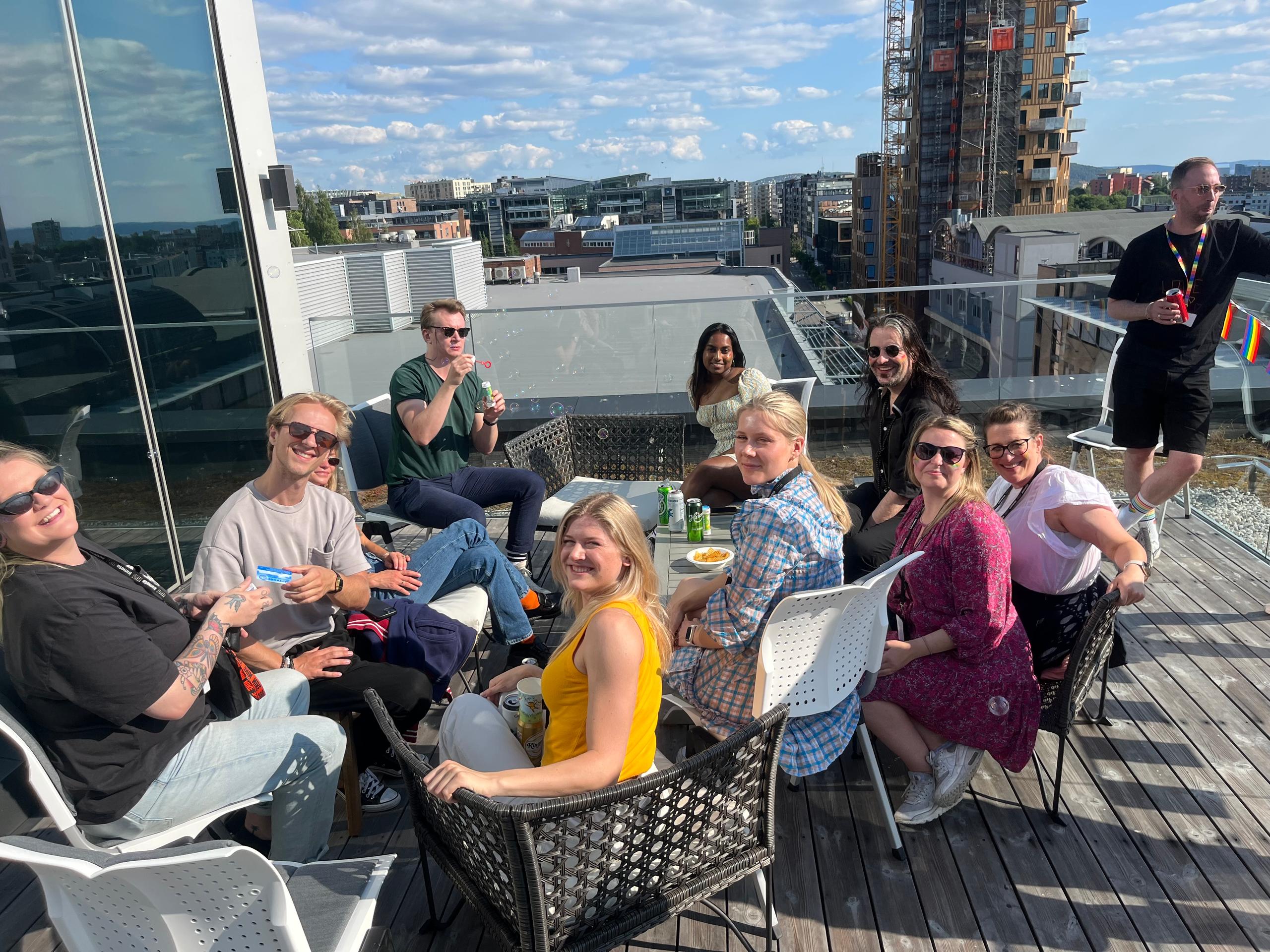 Inmeta Oslo feirer Pride på takterrassen i Nydalen