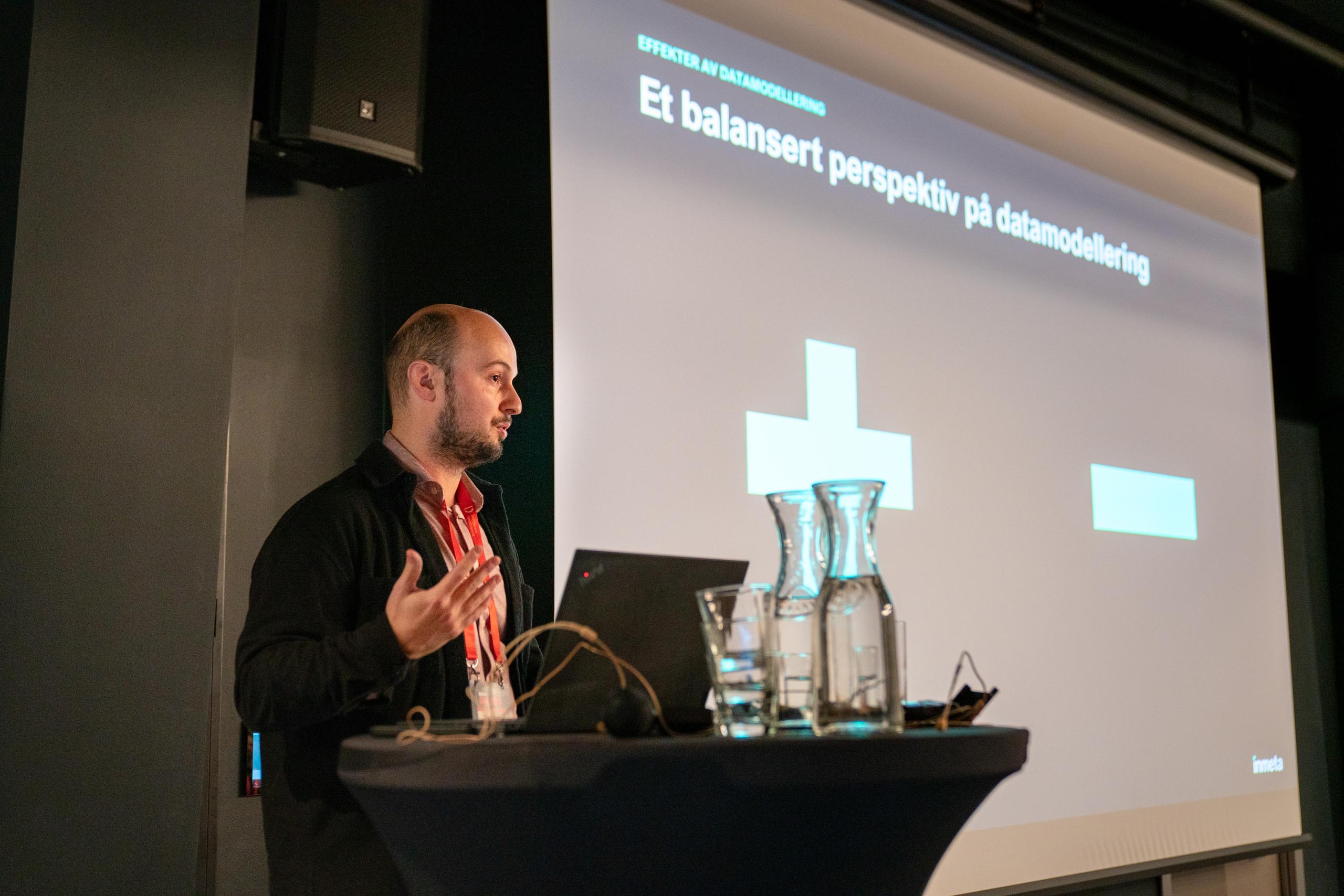 David Aas Correia foredrag om datamodellering i regi av dataforeningen