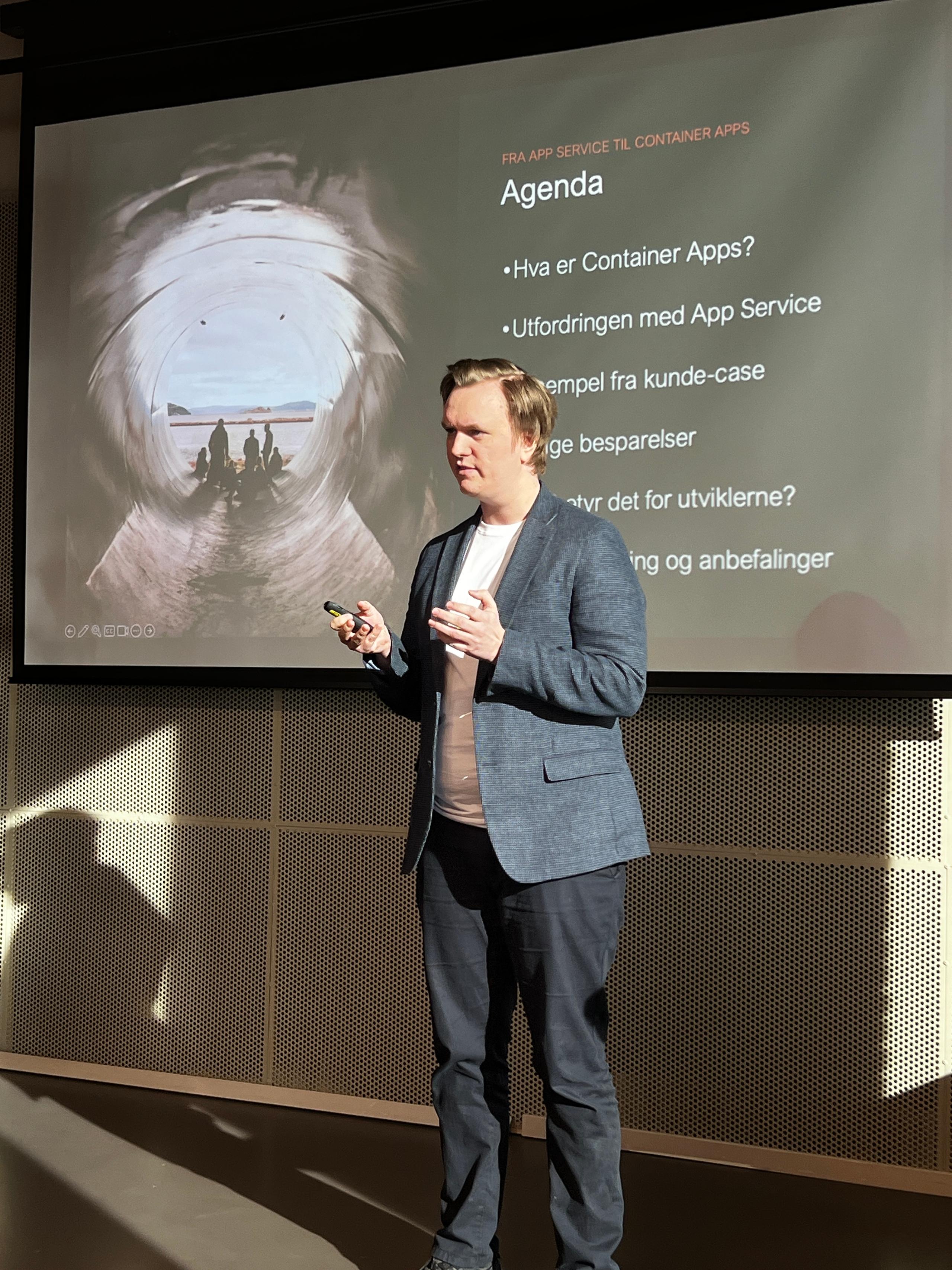 Svein Are presenterer agendaen