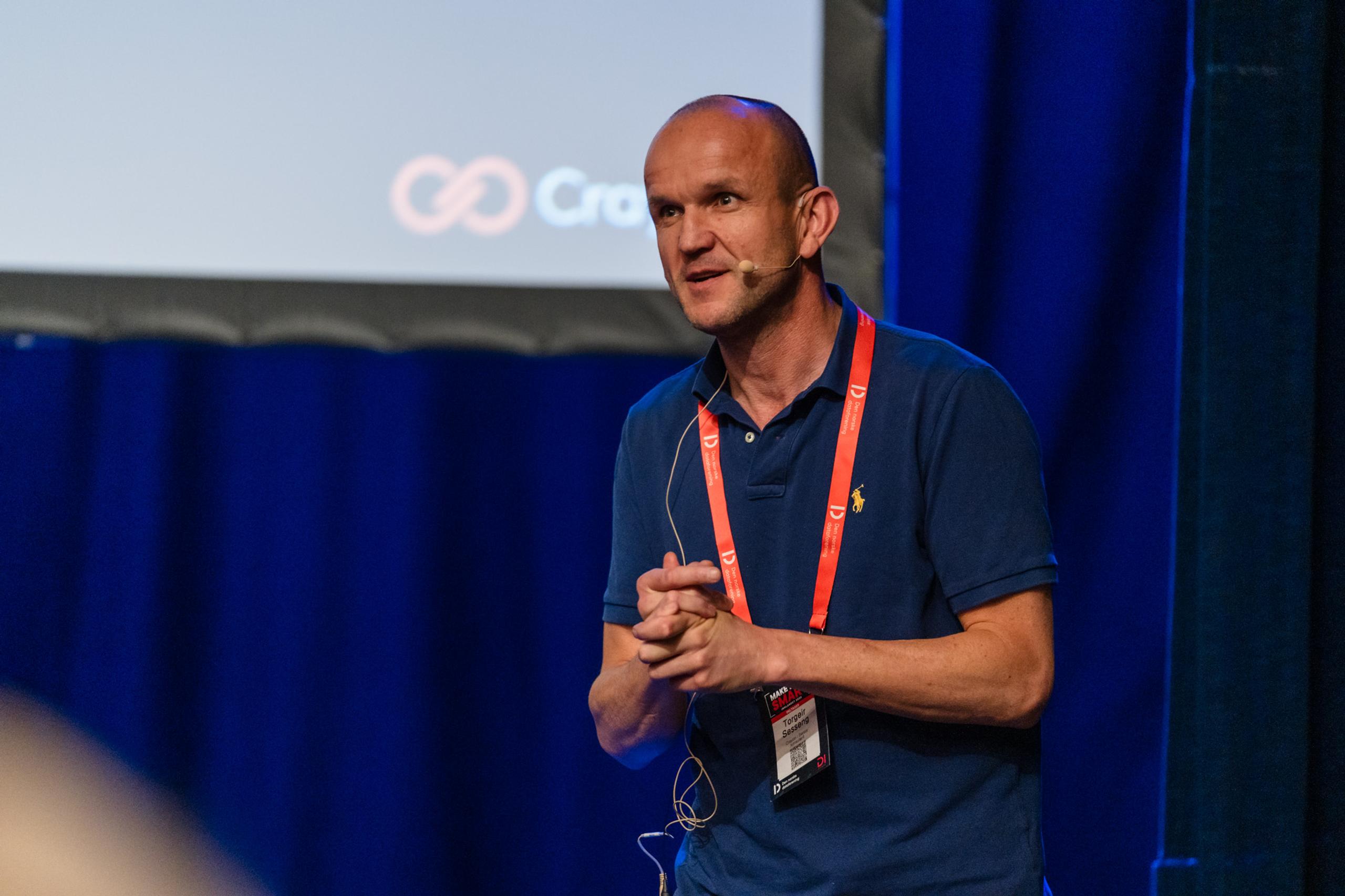 Torgeir på scenen på make data smart innlandet