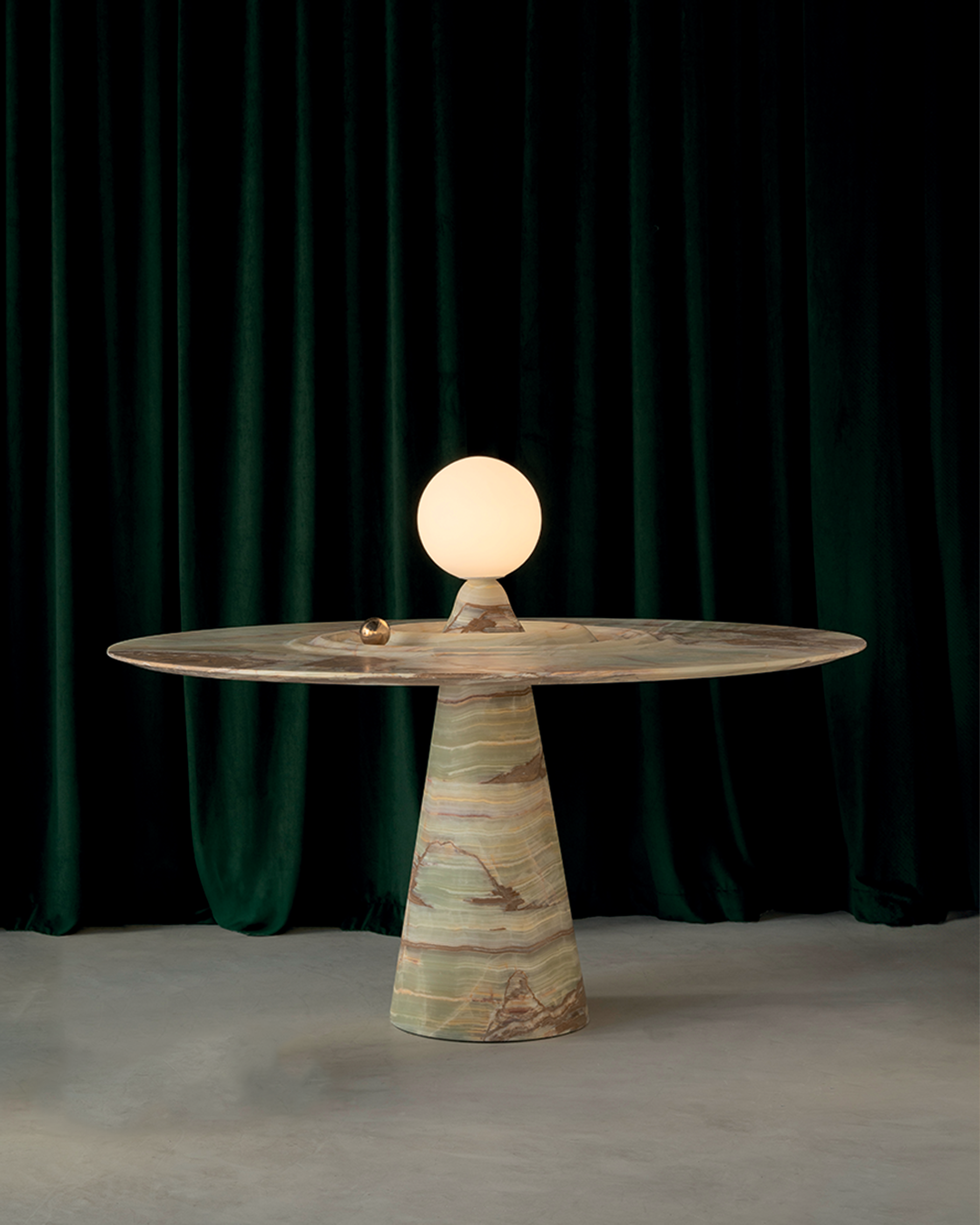 Animo Dining Table