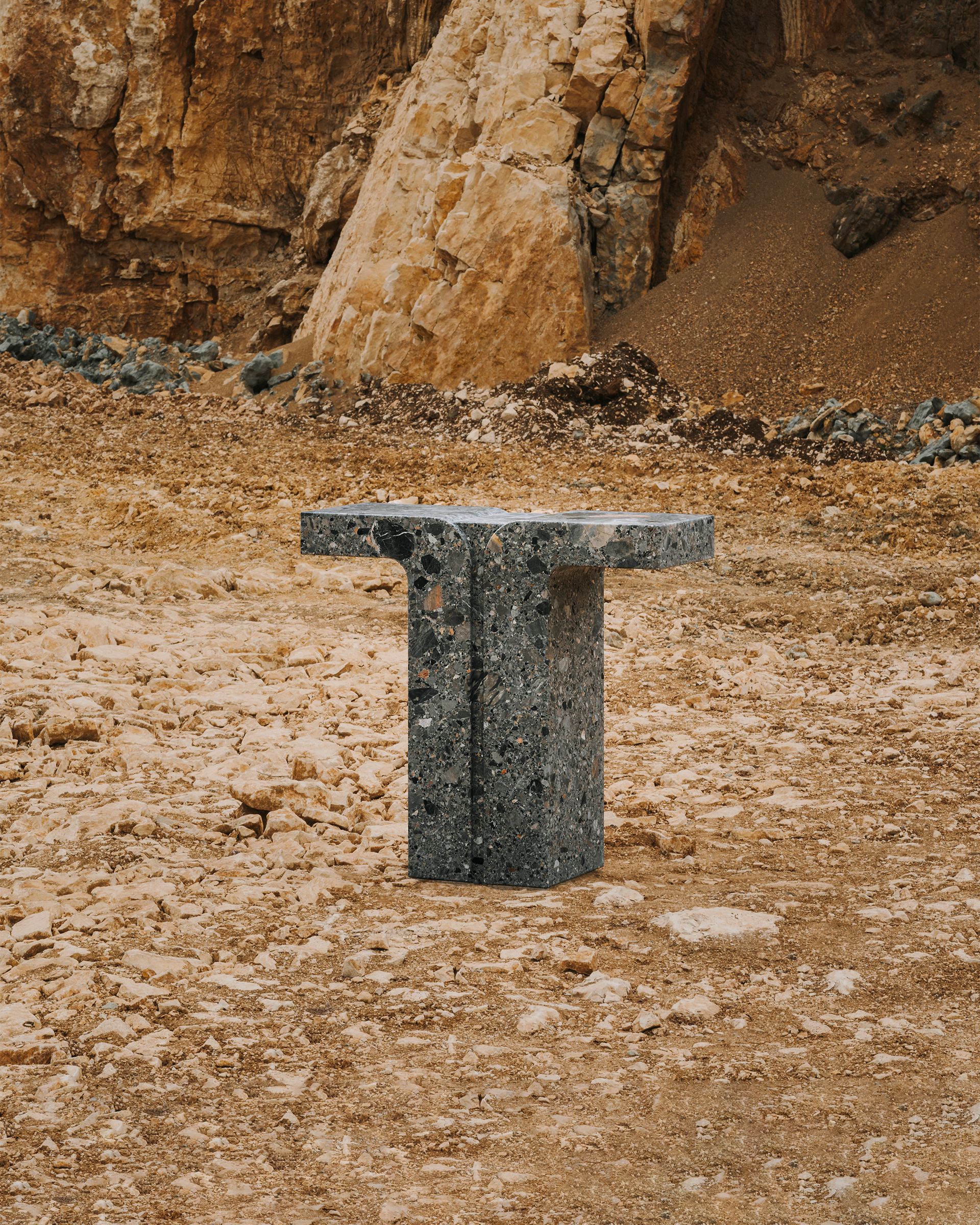 Breccia Alba T-02 Console