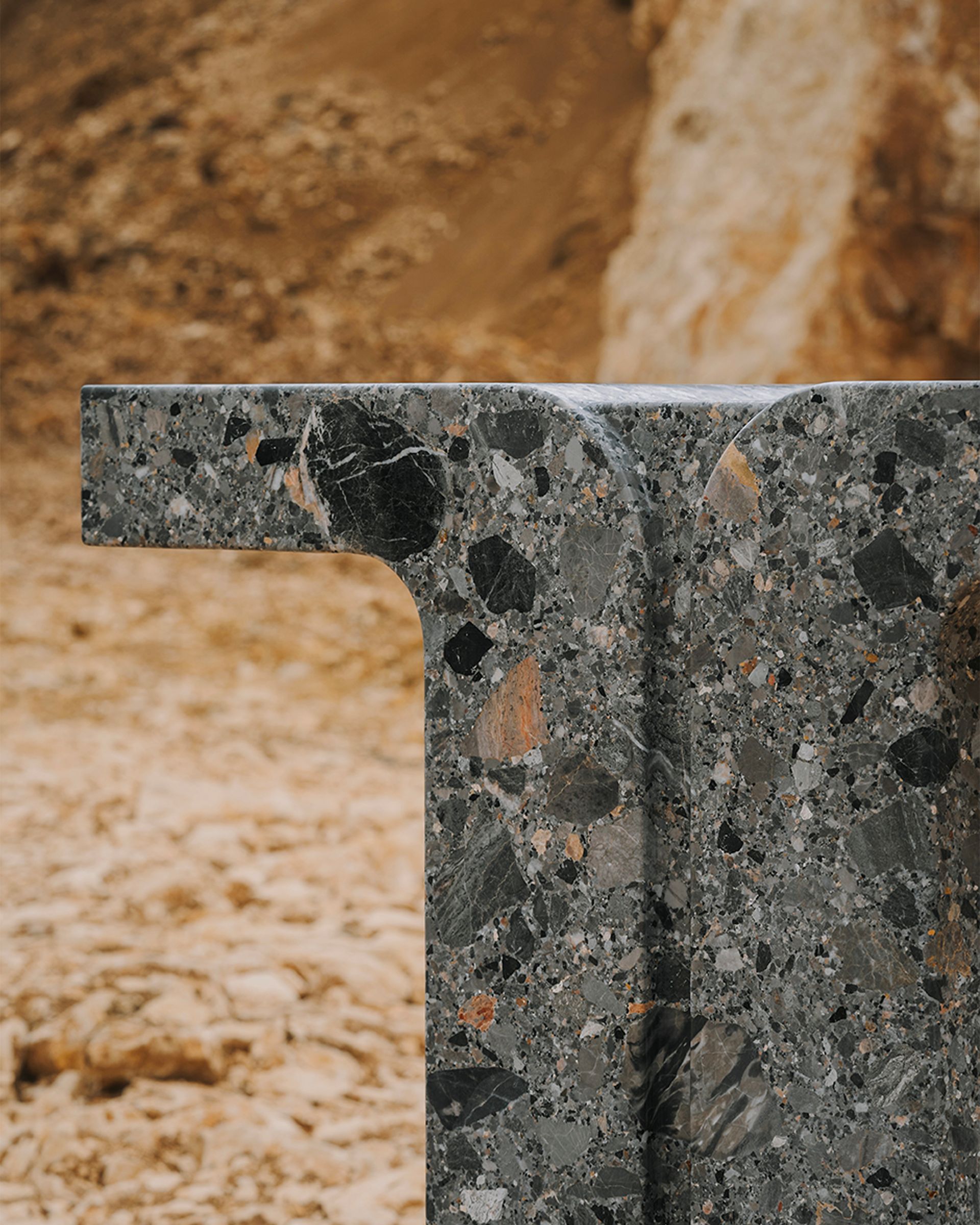 Breccia Alba T-02 Console