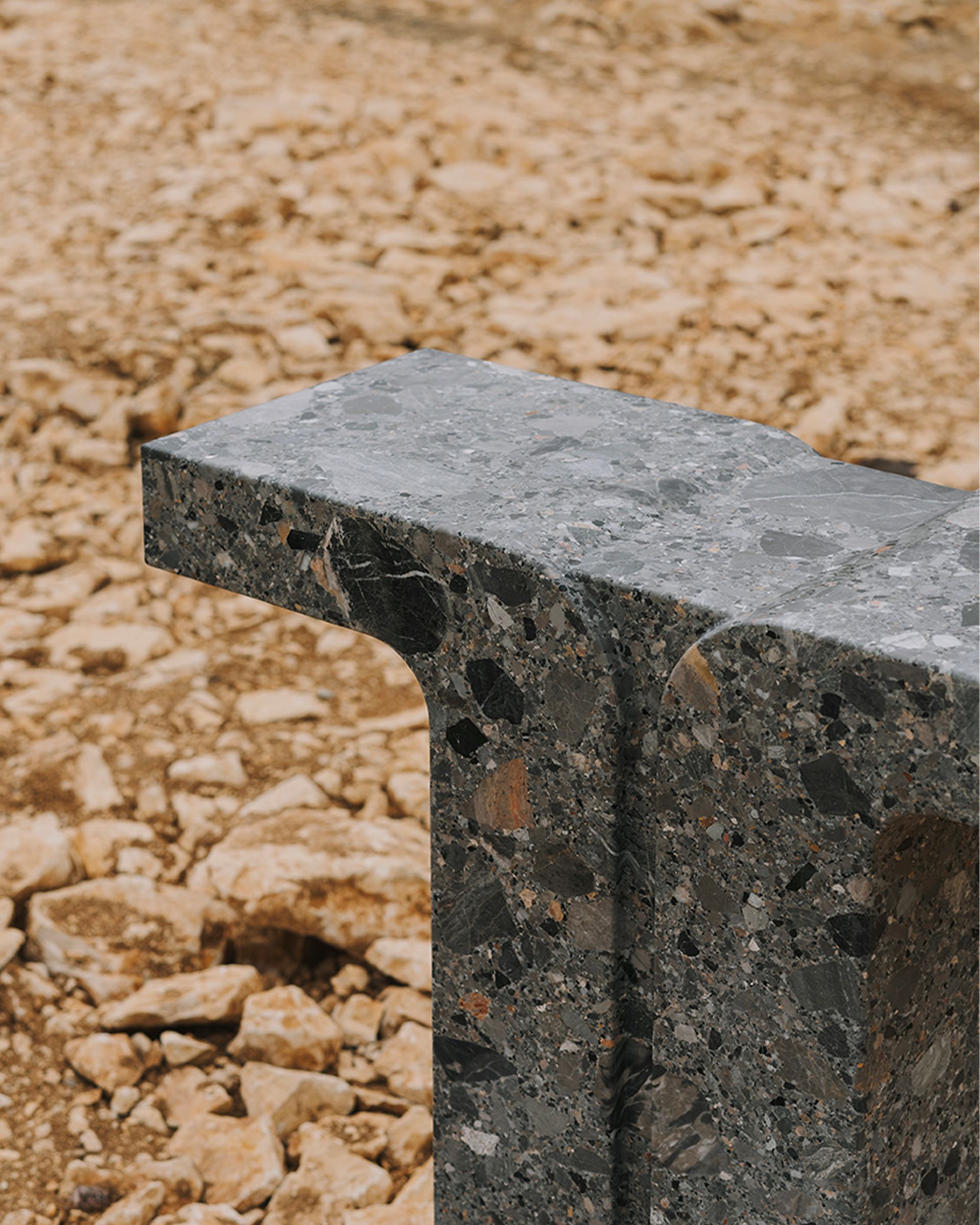 Breccia Alba T-02 Console