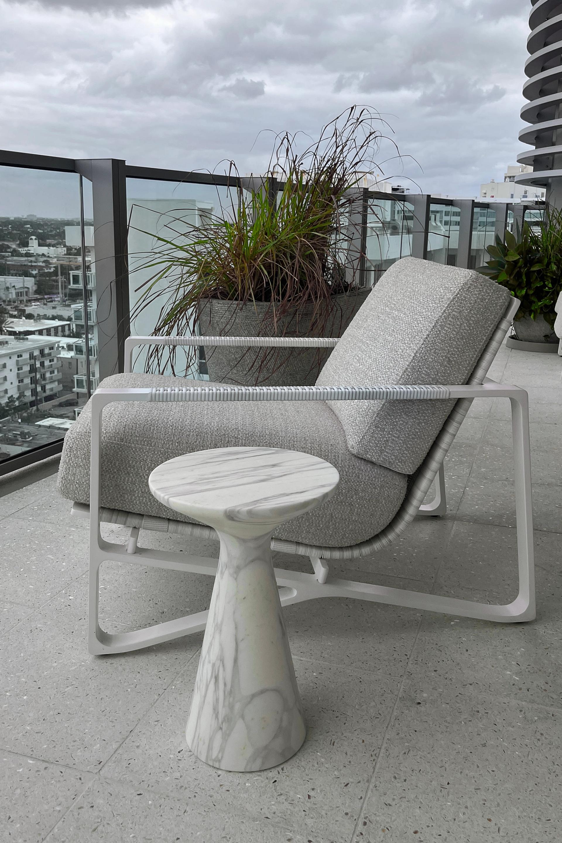 Pawn Side Table (Calacatta)