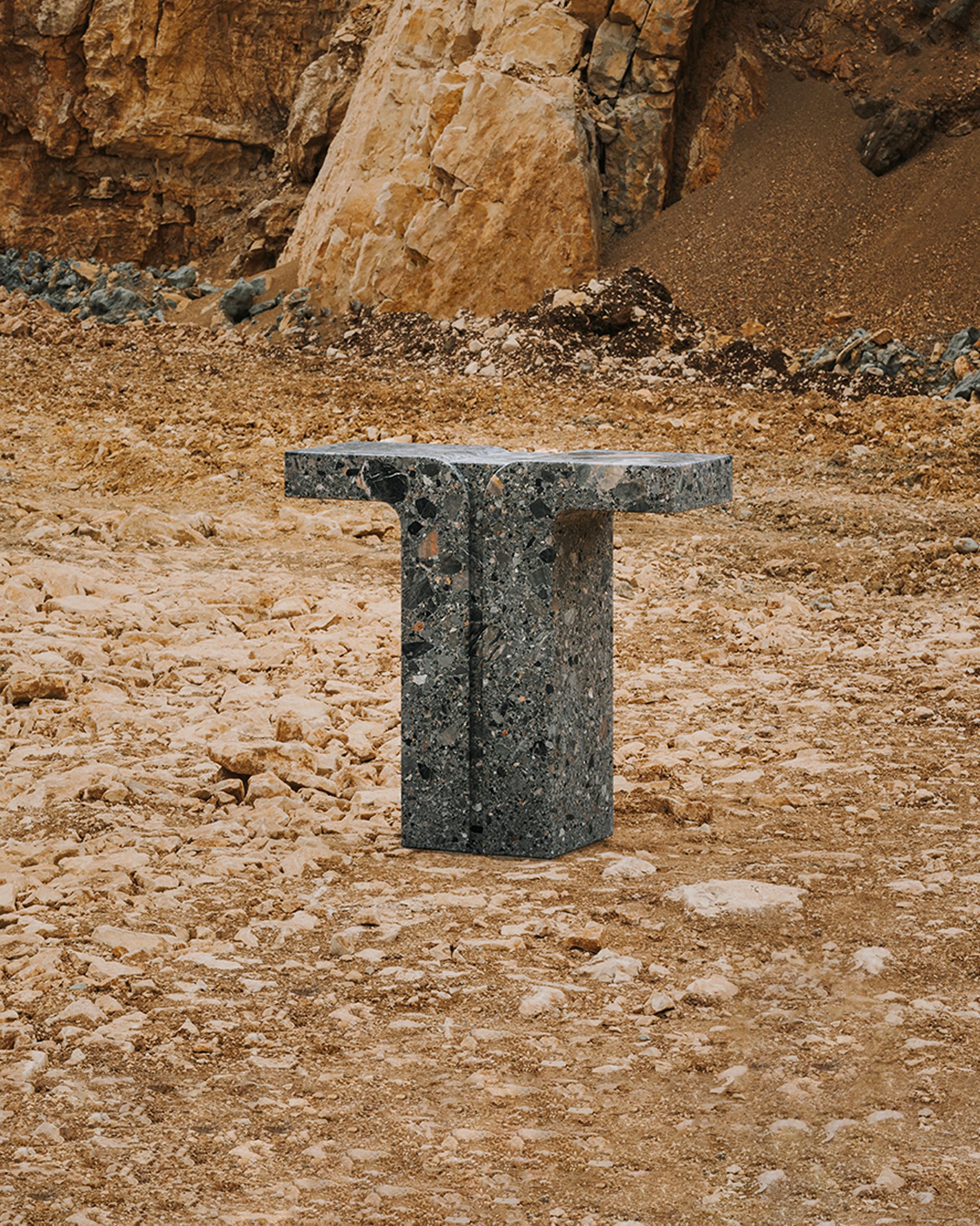 Breccia Alba T-02 Console