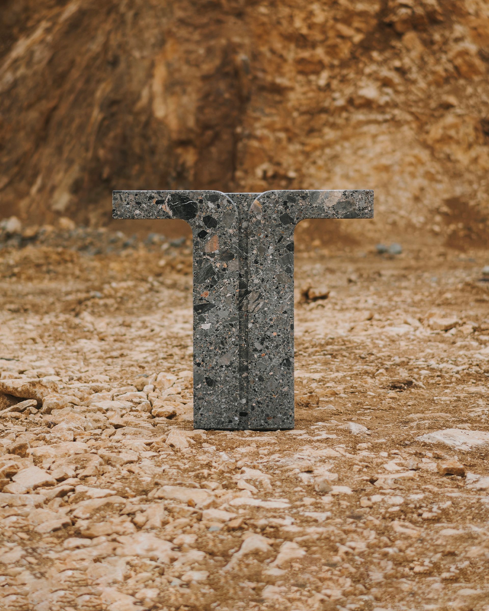 Breccia Alba T-02 Console