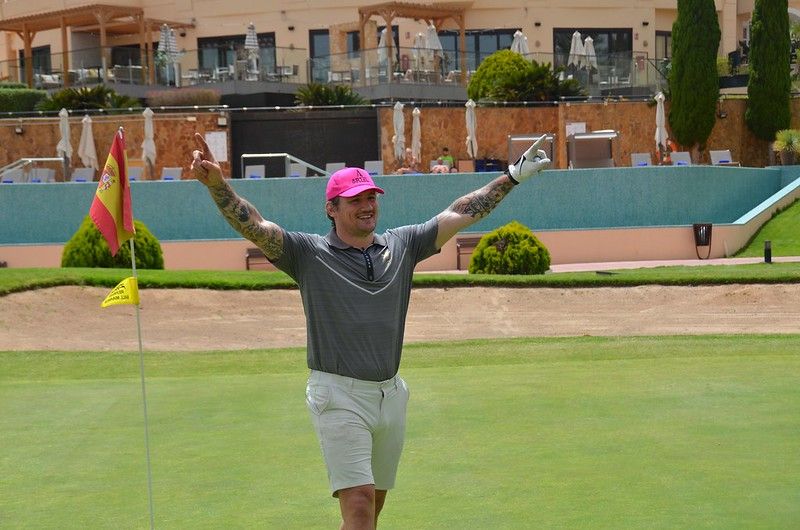 Hugo Southwell celebrates a putt at the Wasps Legends Rugby Golf Classic La Manga 2024