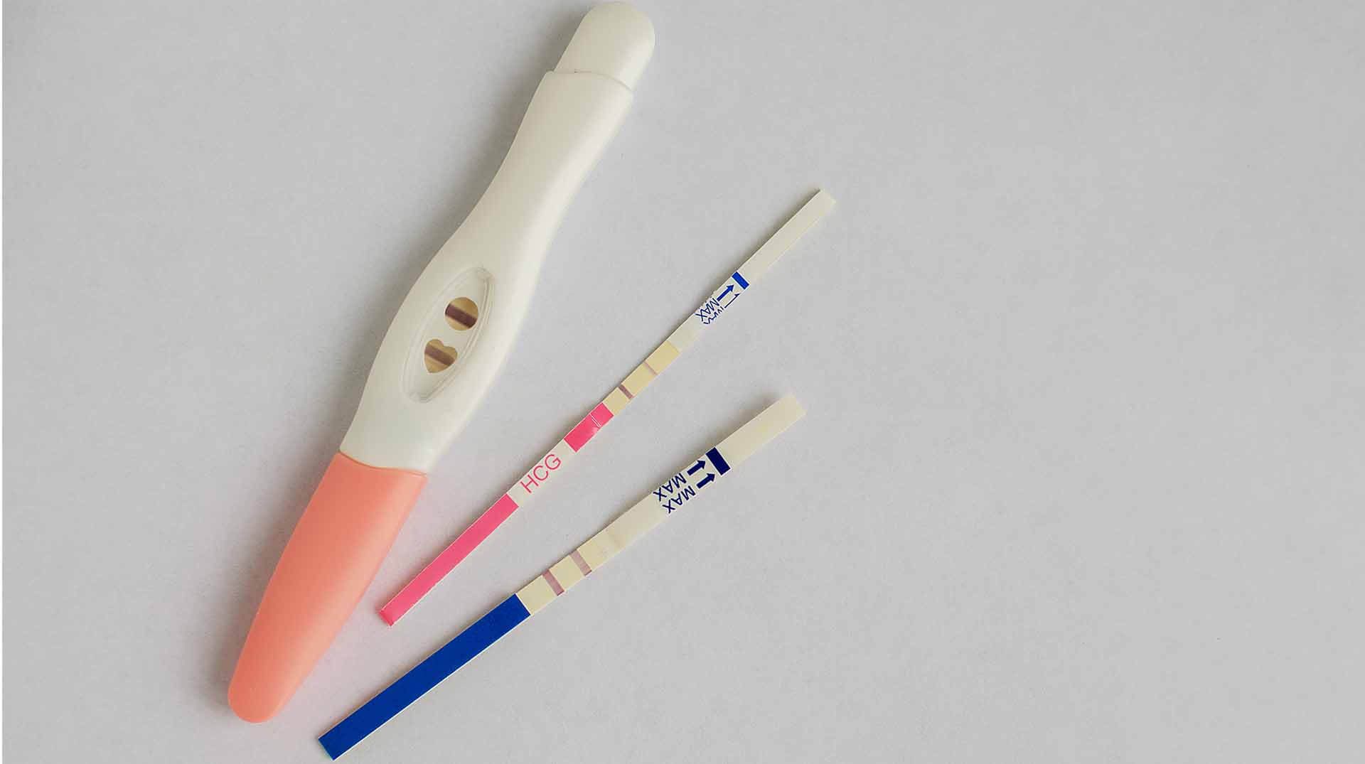 Kinderwunsch-Test-mit-Schwangerschaftstest