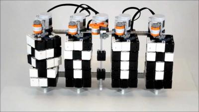 A digital clock made with Lego Mindstorms.