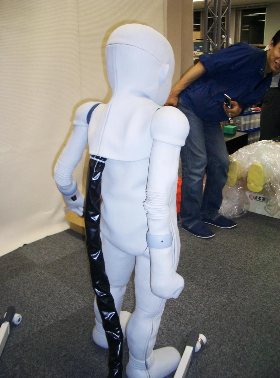 A rear view shows the robots black tether.