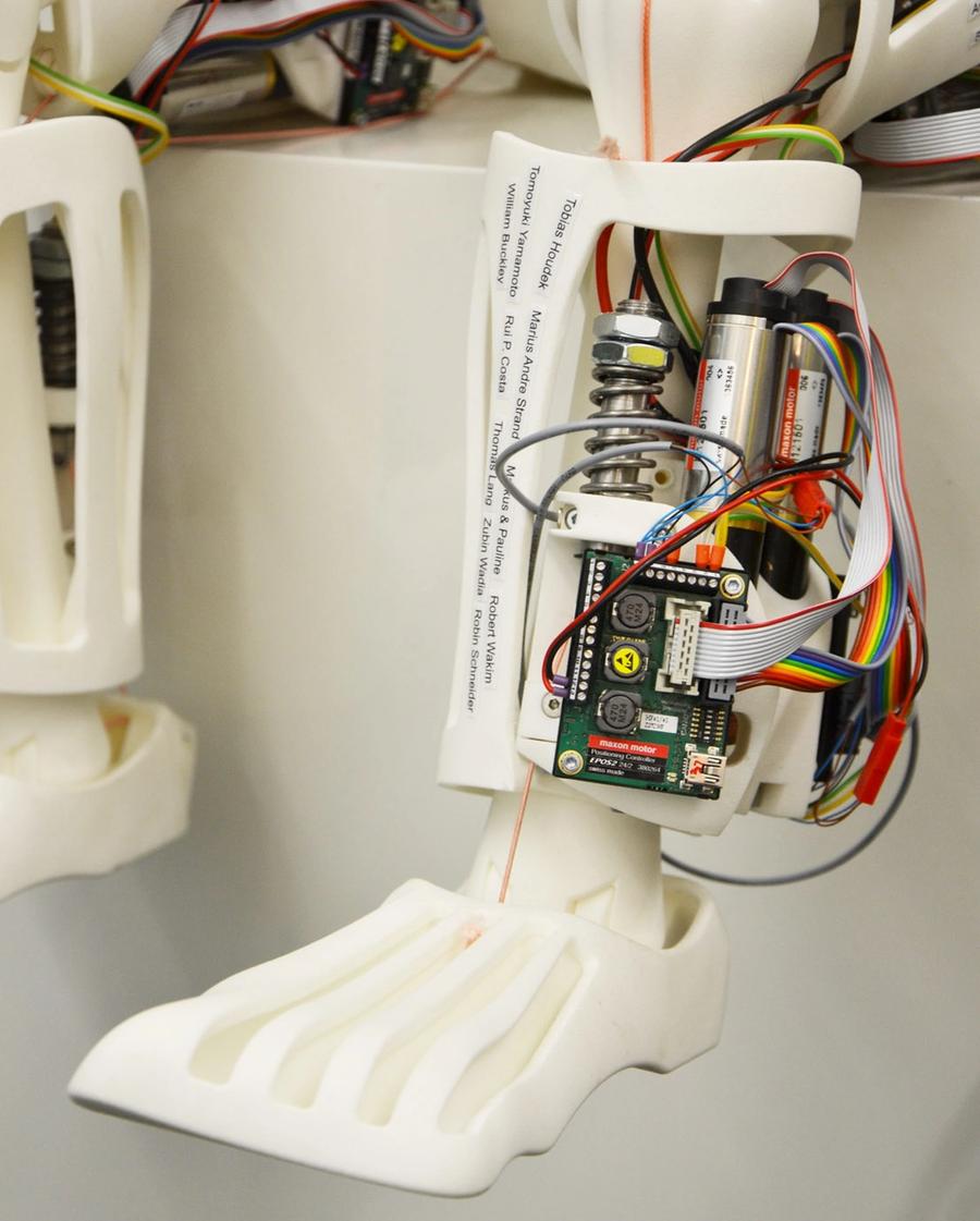 The robots leg has exposed electronics and a circuit board.