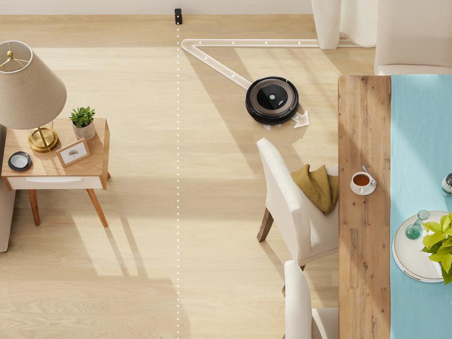 A photo-illustration shows the robot in action cleaning a house and lines indicating boundaries.