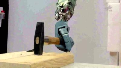 Researchers teach their robot how to use a hammer.