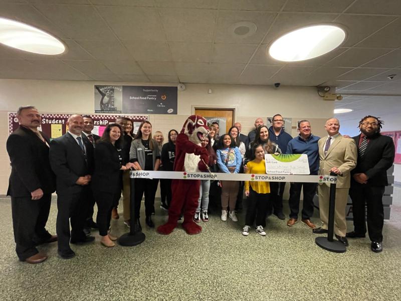 WILDCAT CARES, WALT WHITMAN HIGH SCHOOL’S FOOD PANTRY IS OPEN! District