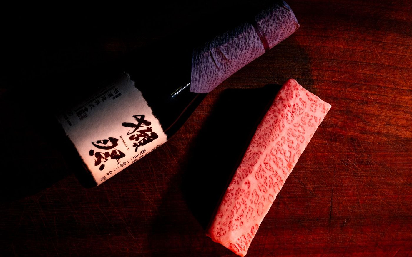 Gestor apresenta uma degustação de saquê em um bar de inspiração japonesa. — Foto: Alex Gonzo (Pexels)