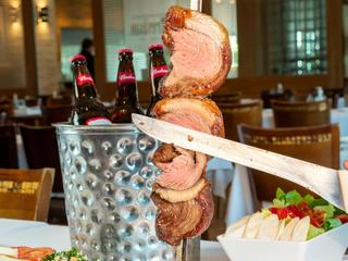 Vendas em bares e restaurantes crescem 3,4% em abril, mas otimismo exige cautela