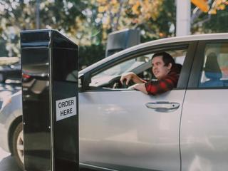 IA no drive-thru falha após pedido de desconto; o que aprender