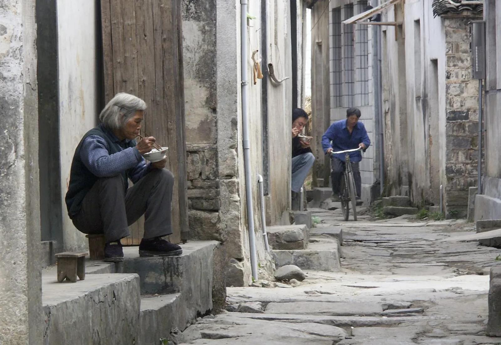 UR03 Défi d'avril 2026 : scènes de rue en couleur — photographie 1 (GPPR)