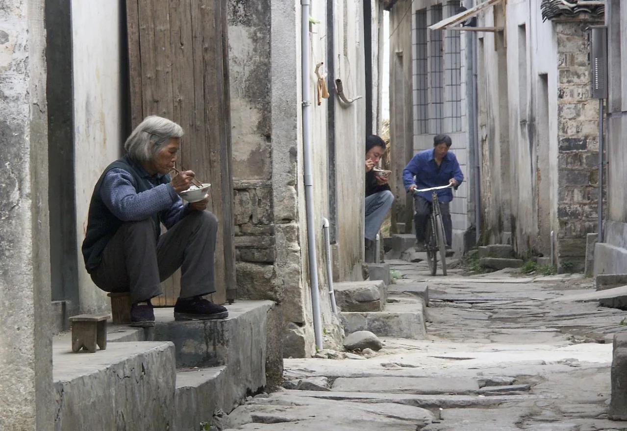 UR03 Défi d'avril 2026 : scènes de rue en couleur — photographie 1 (GPPR)