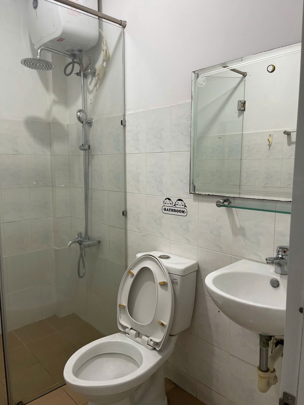 🧽 Vệ sinh không có máy móc, thiếu hóa chất – chỉ “lau cho có”, không sạch sâu