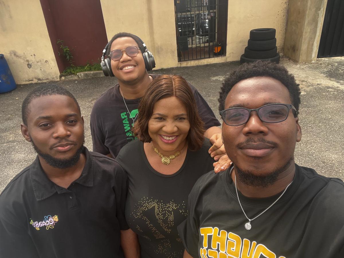 Ebubechukwu Ibeh in a group selfie with his family members