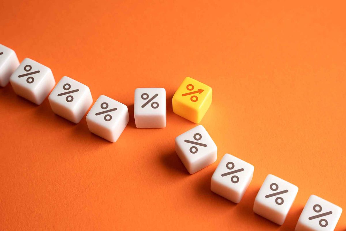 A row of percentage dice with one yellow die breaking out