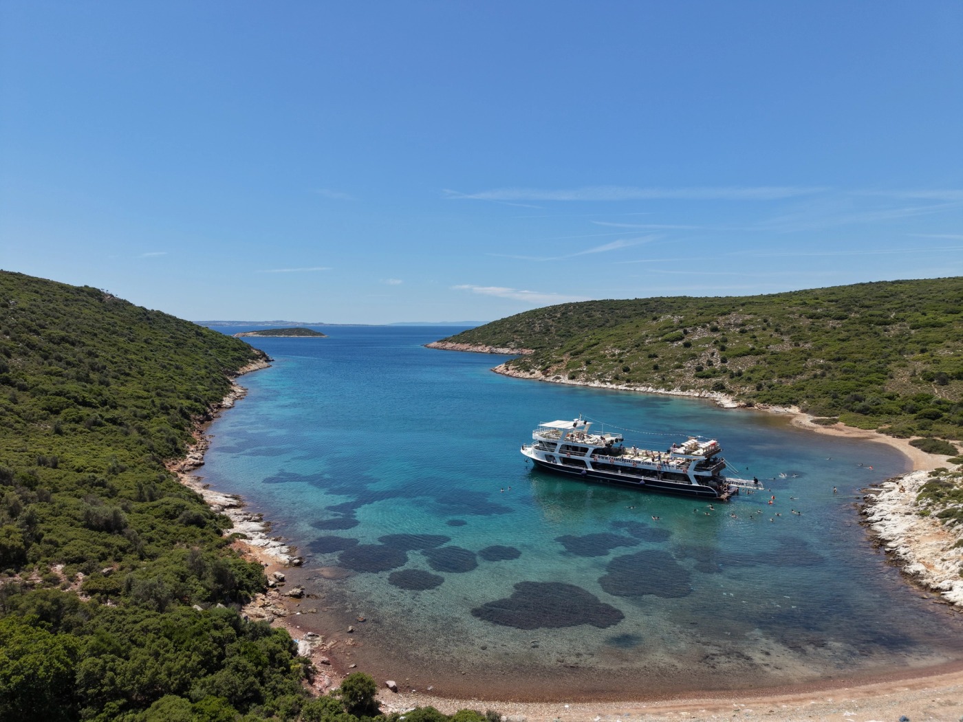 Çeşme Adalar & Koylar Turu – Öğle Yemeği Dahil
