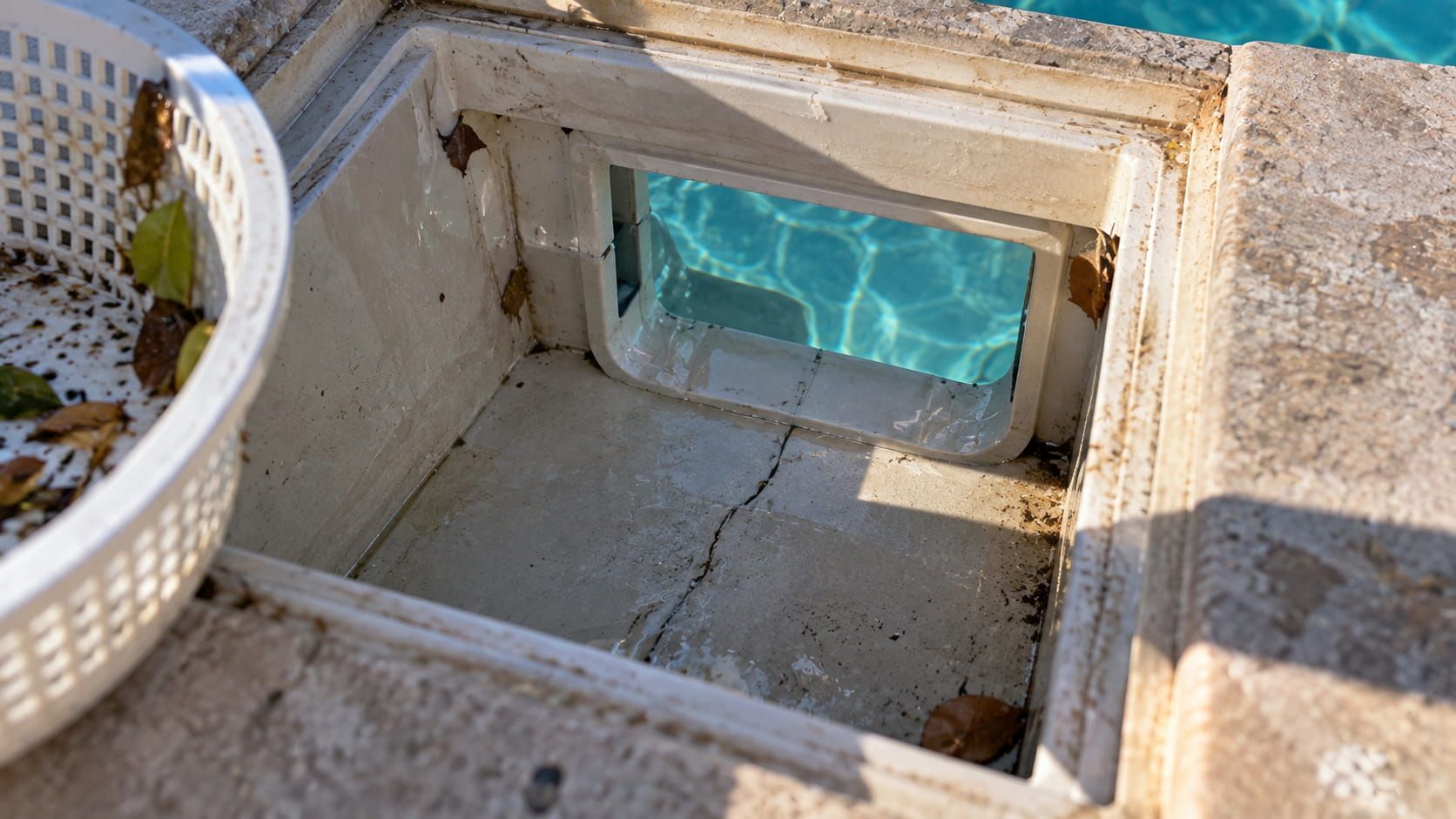 crack in pool skimmer