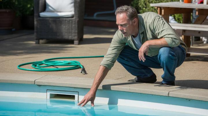 pool water level low