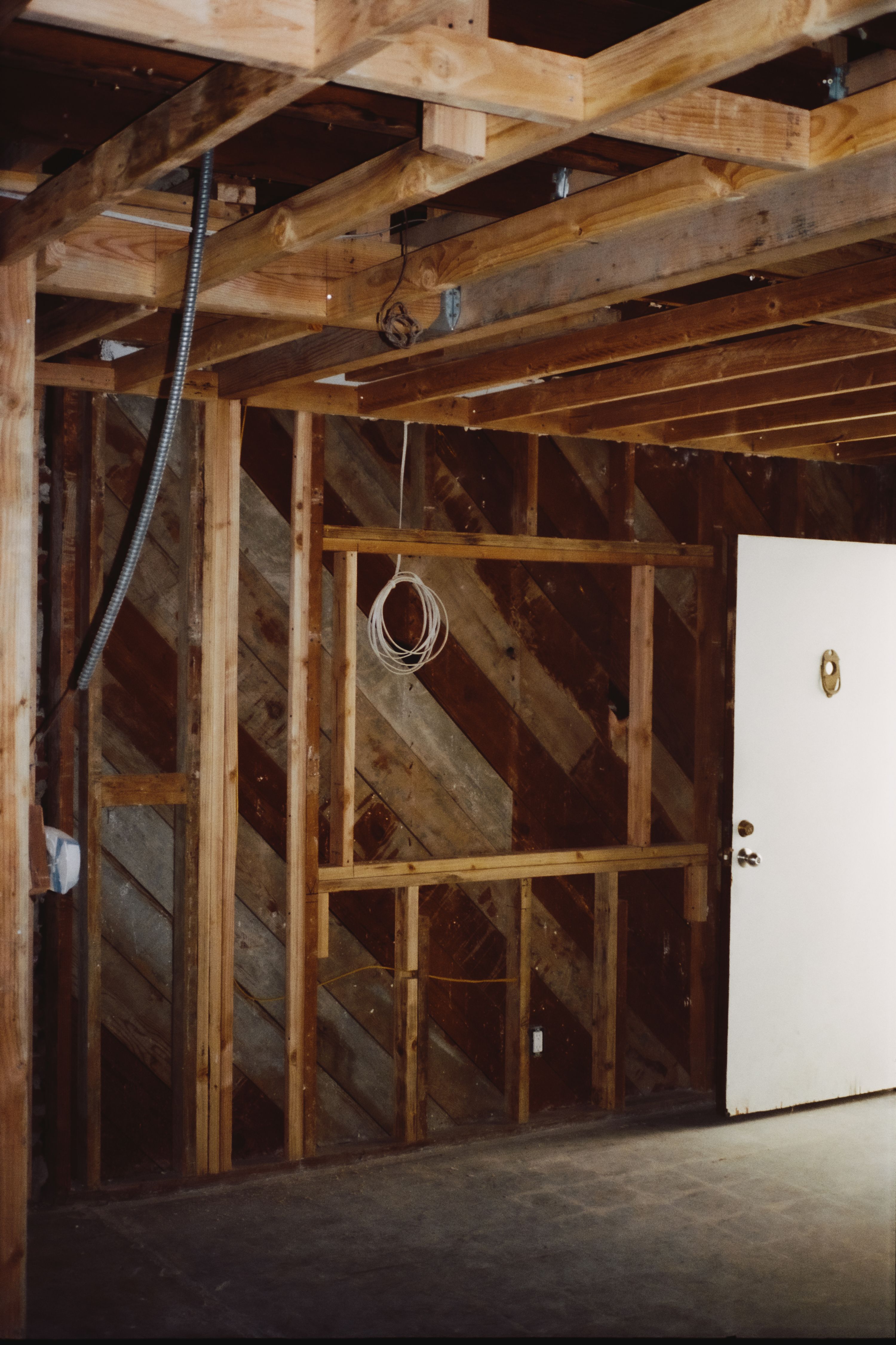 a room underconstruction, WOE, Width Over Ears