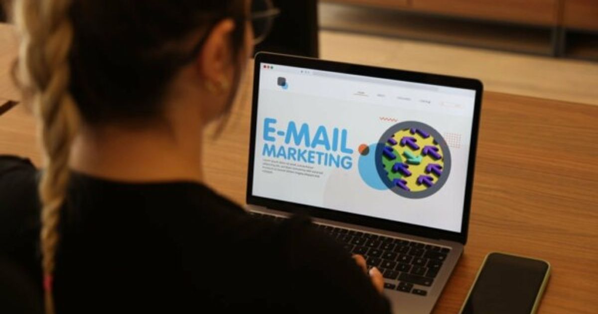 E-mail marketing laptop screen