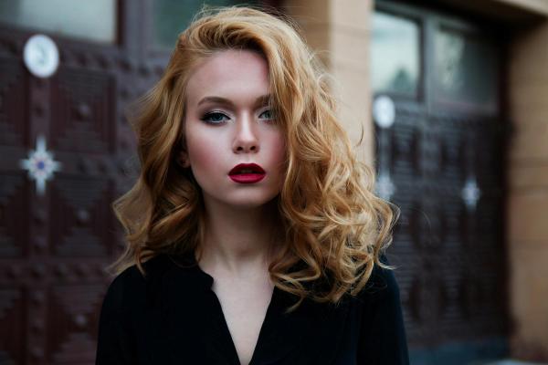 Sleek vs. Textured: How to Choose the Right Style for Your Face Shape