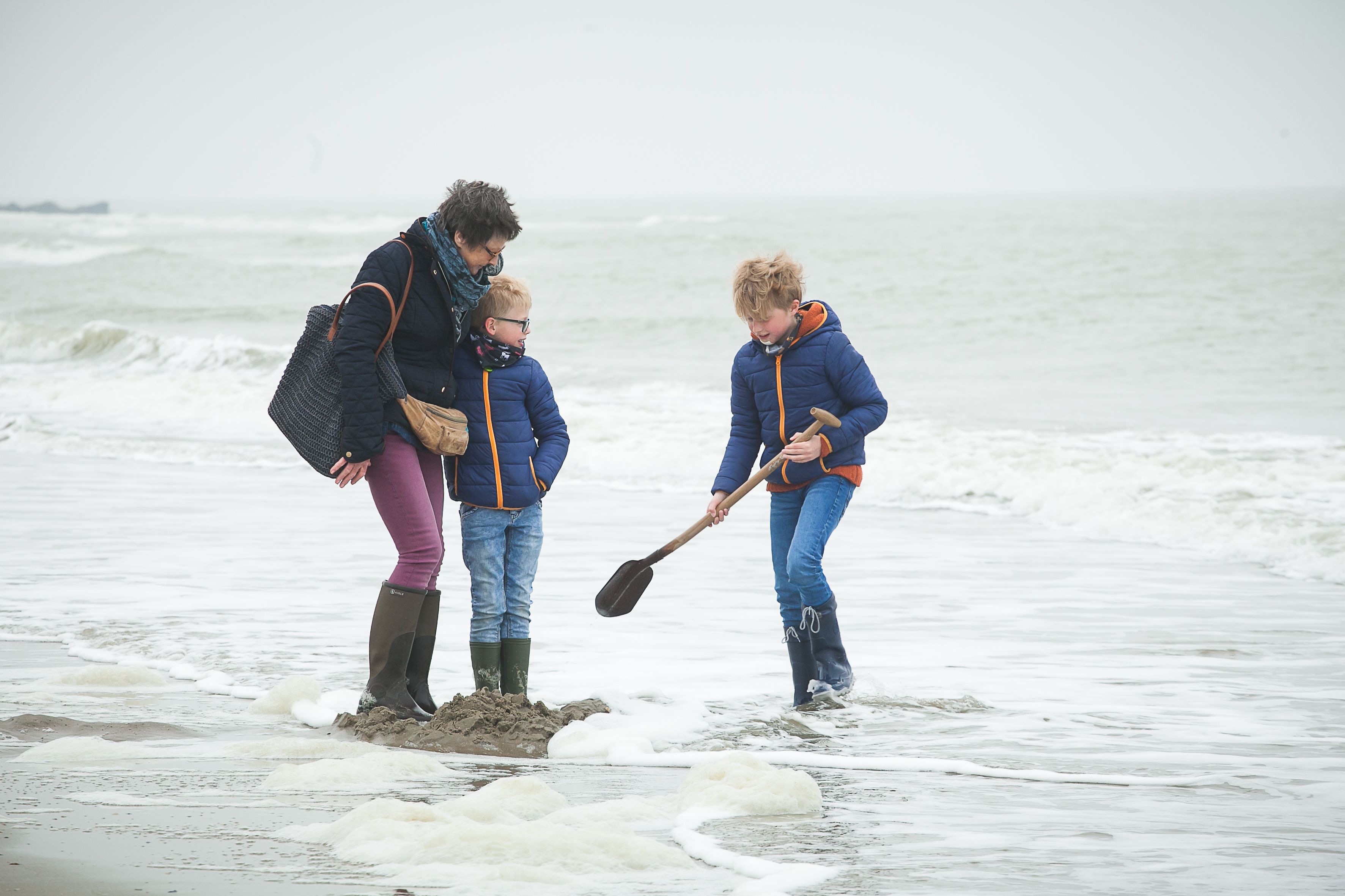 Missing alternative text