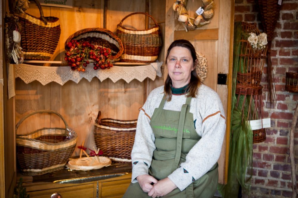 Missing alternative text