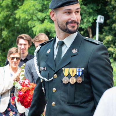 Missing alternative text