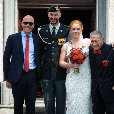 Missing alternative text