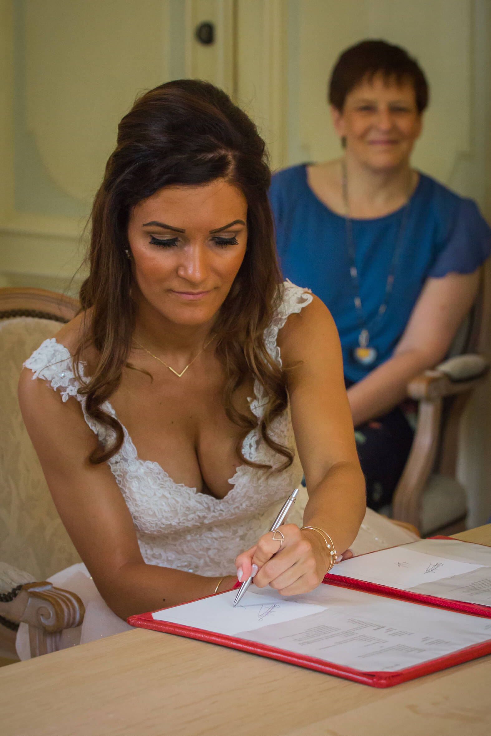 Missing alternative text