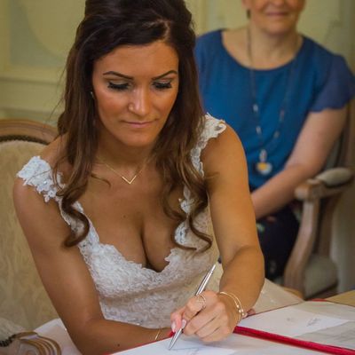 Missing alternative text