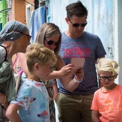 Missing alternative text