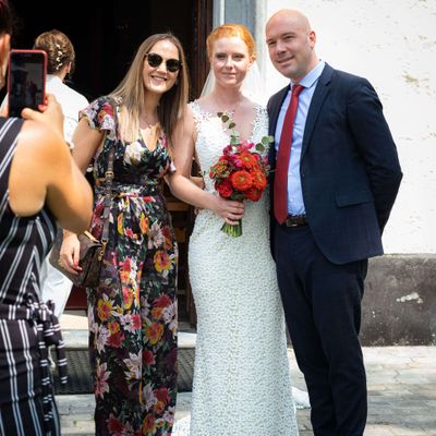 Missing alternative text