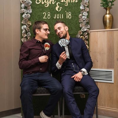 Missing alternative text