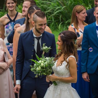 Missing alternative text