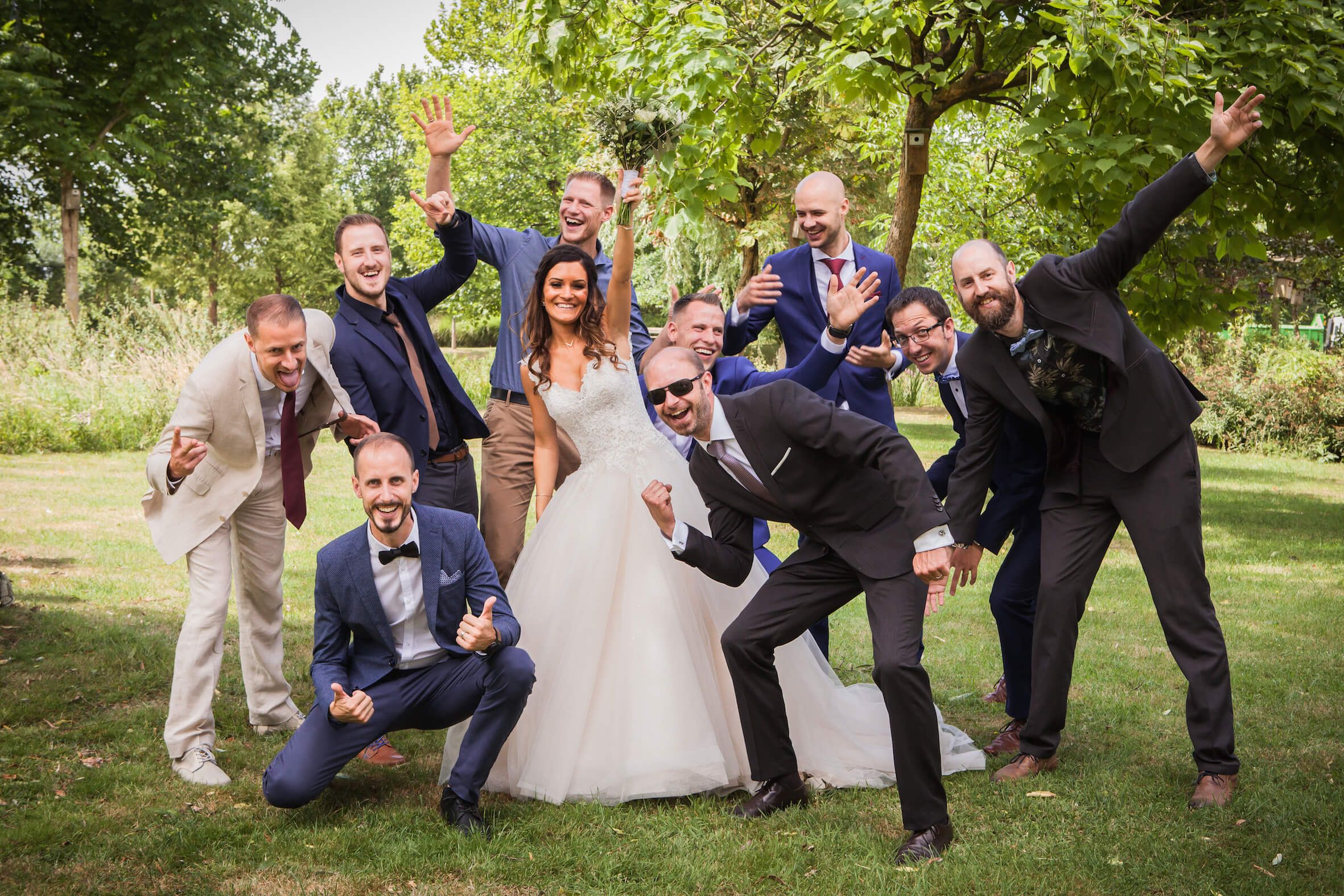 Missing alternative text