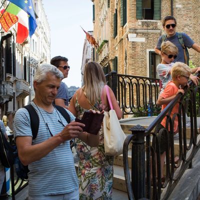 Missing alternative text