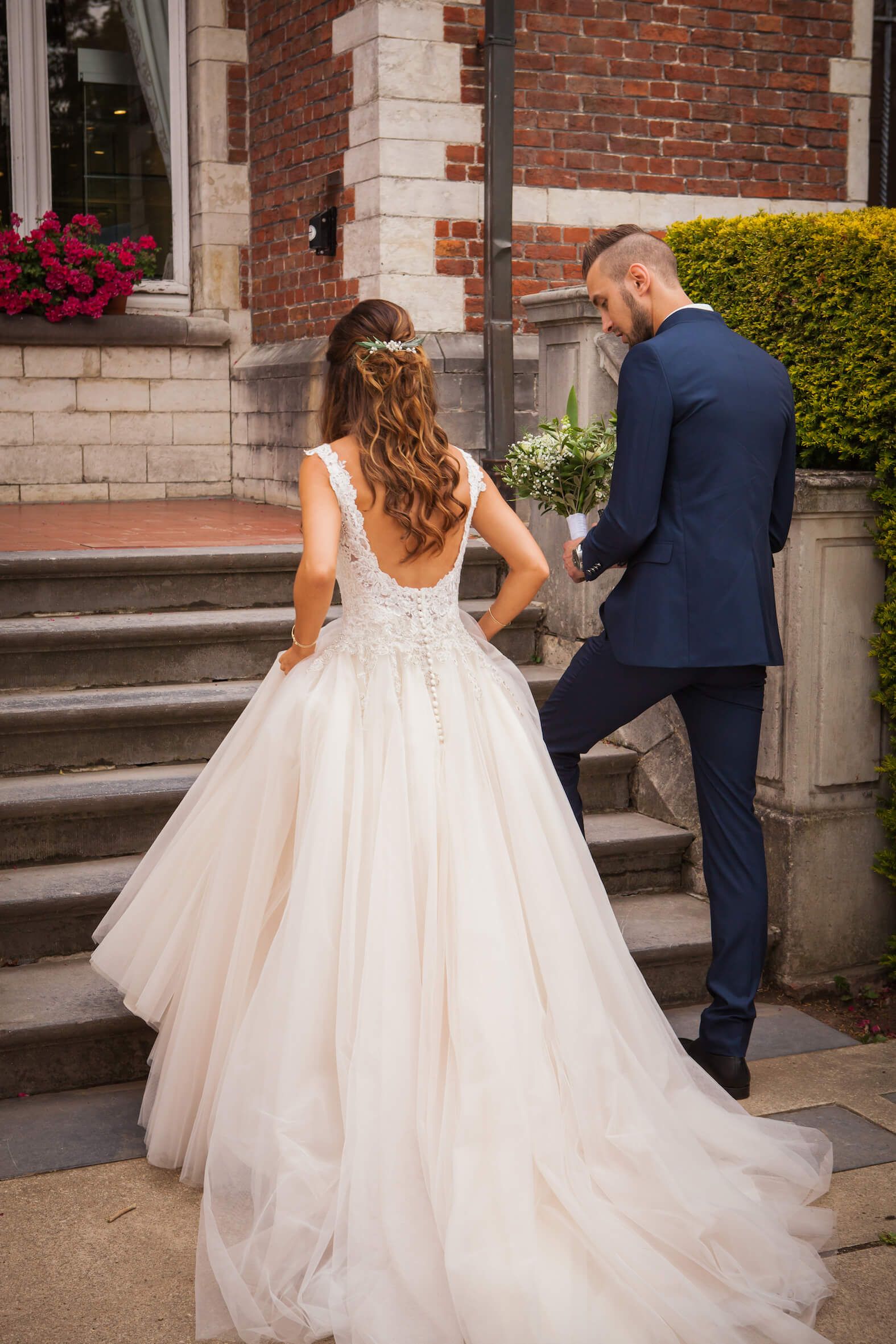 Missing alternative text