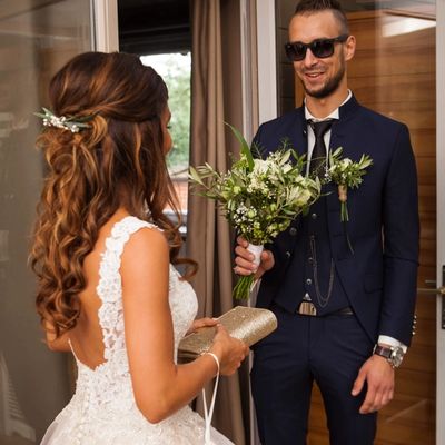 Missing alternative text